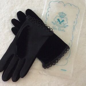 Van Raalte - Vintage Black Velvet Women's Gloves With Scalloped Lace Trim